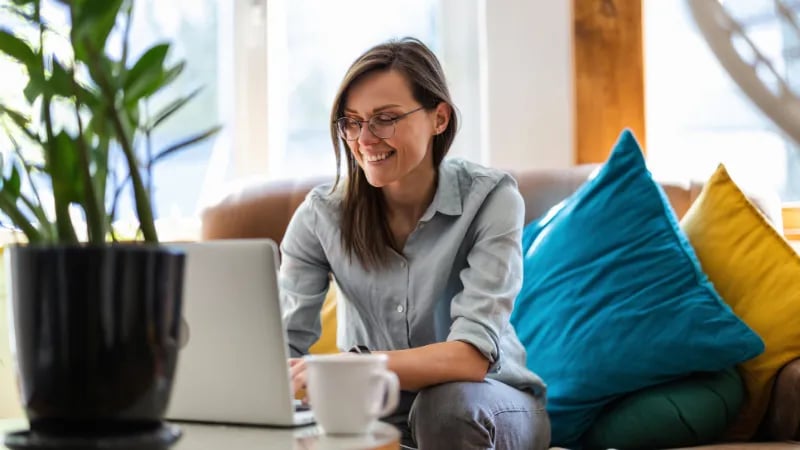 woman-sitting-on-couch-working